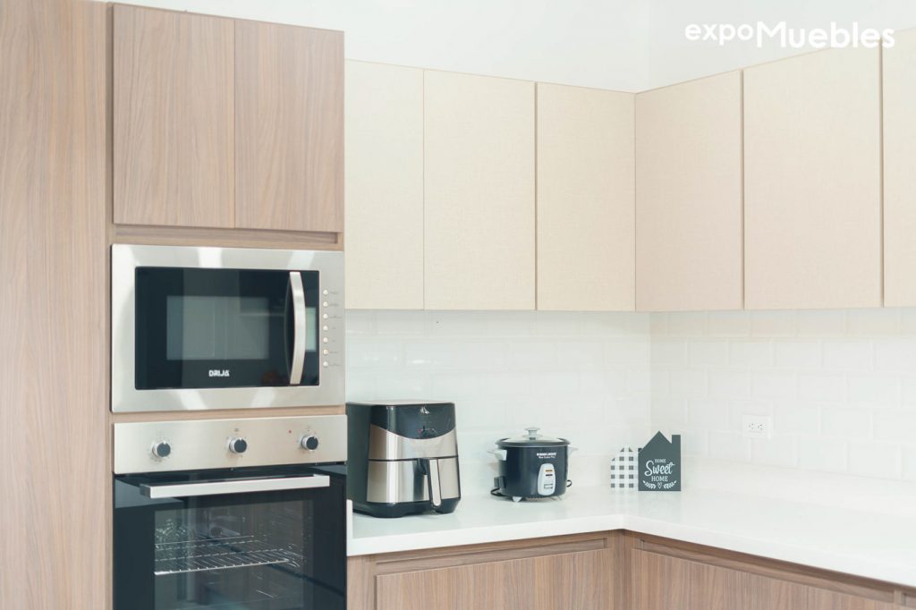 Cocina de Melamina, tonos combinados. – Expo Muebles