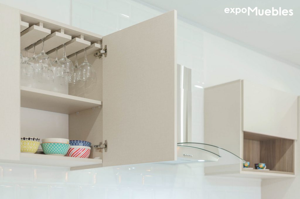 Cocina de Melamina, tonos combinados. – Expo Muebles