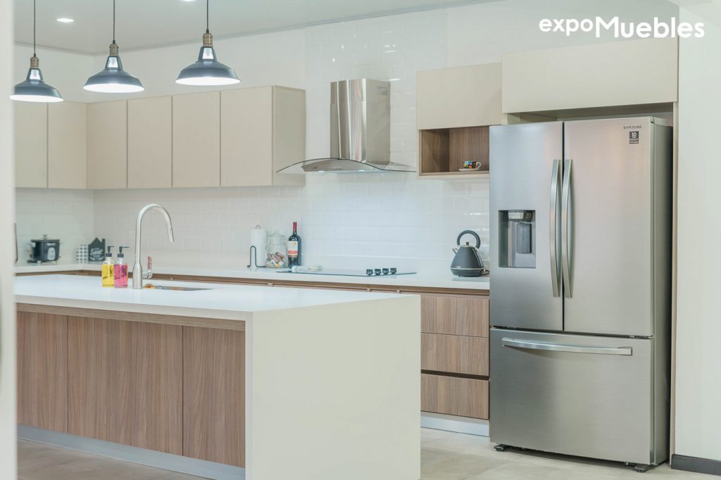 Cocina de Melamina, tonos combinados. – Expo Muebles