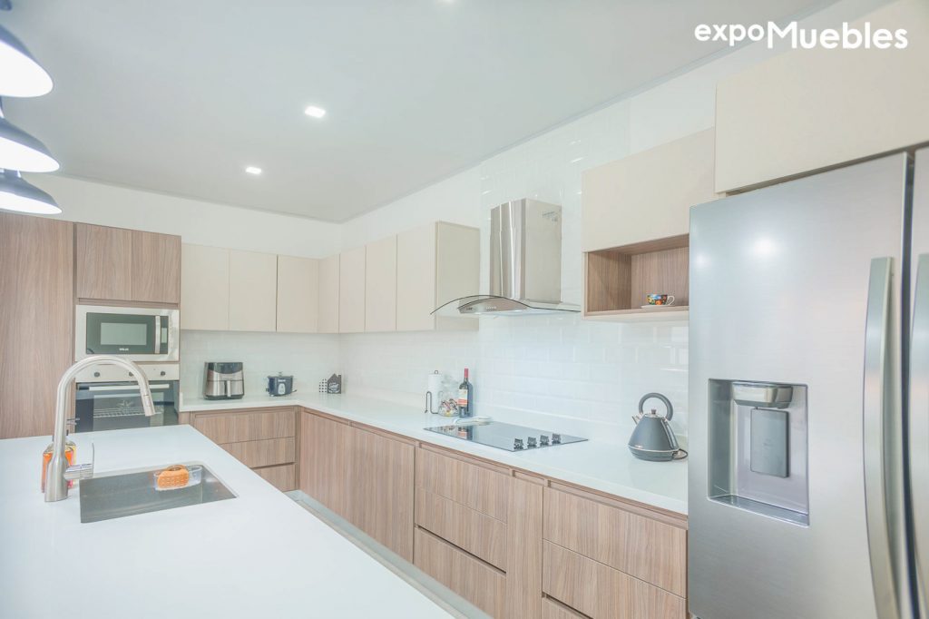 Cocina de Melamina, tonos combinados. – Expo Muebles