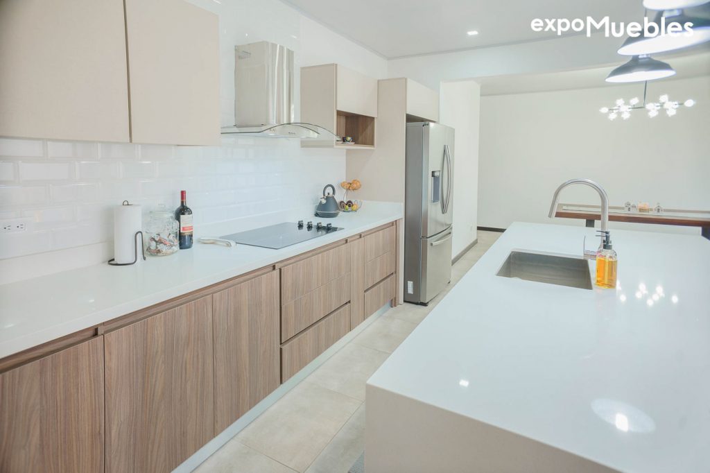 Cocina de Melamina, tonos combinados. – Expo Muebles